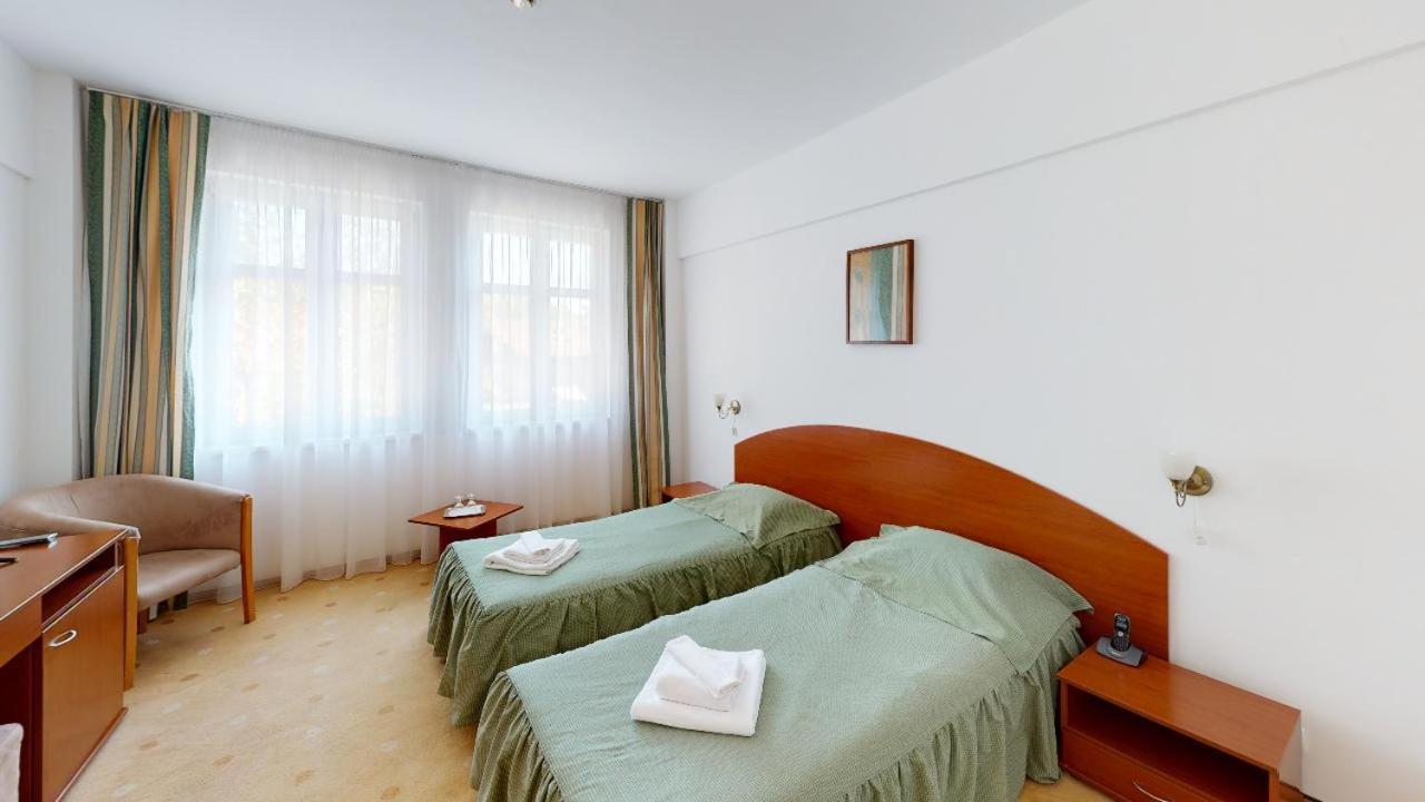 Helios Hotel Окна Сибиулуй Екстериор снимка