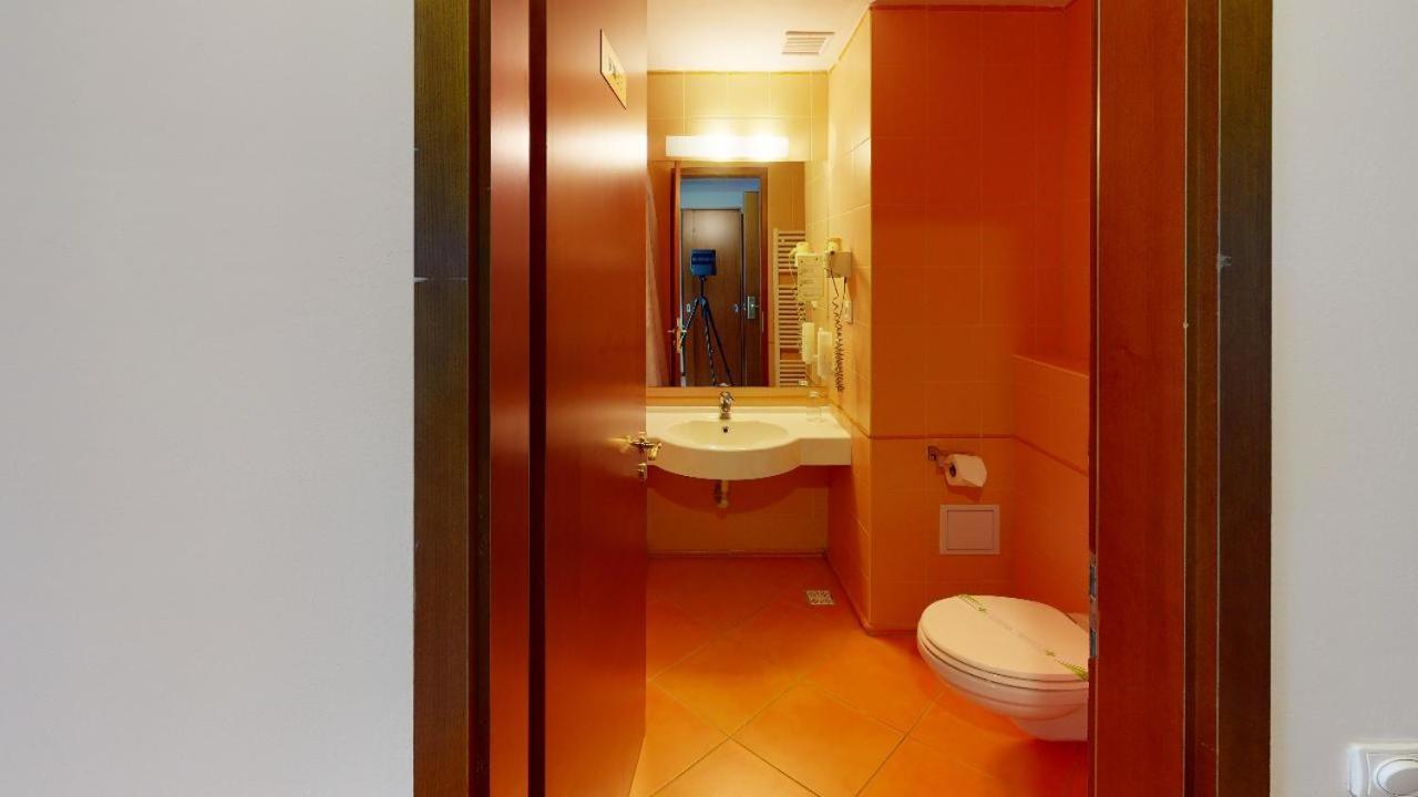 Helios Hotel Окна Сибиулуй Екстериор снимка