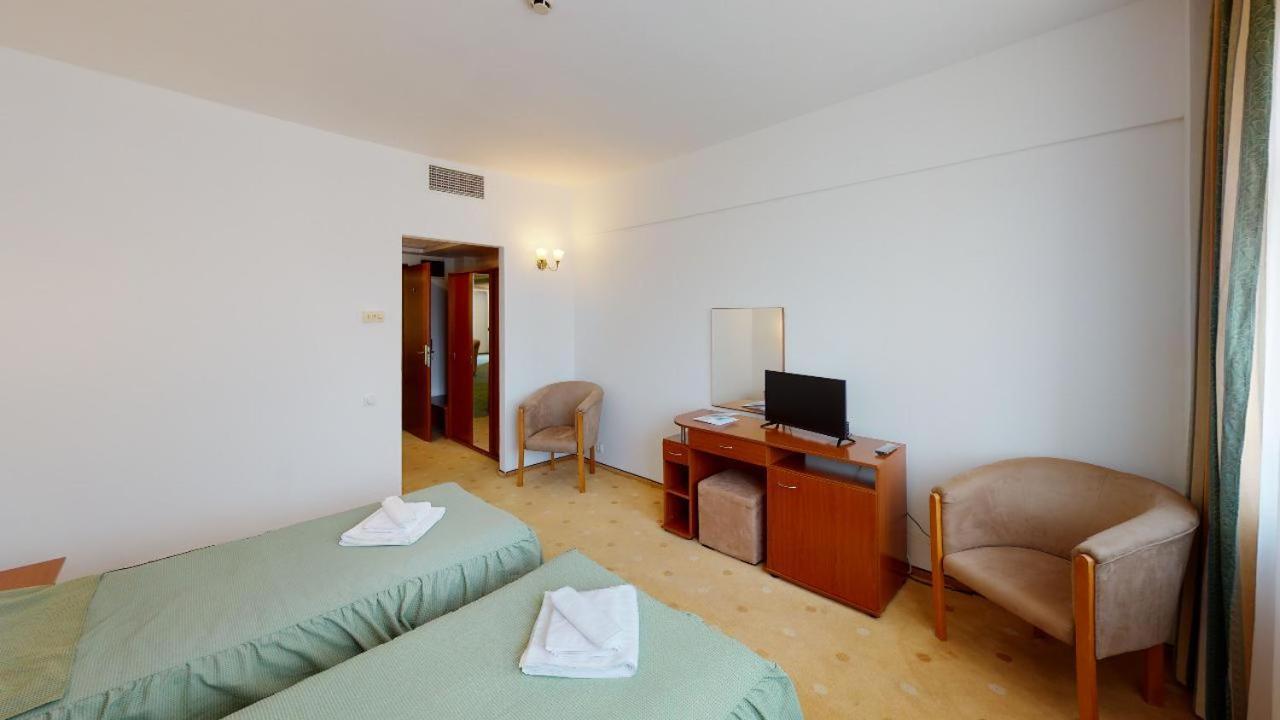 Helios Hotel Окна Сибиулуй Екстериор снимка