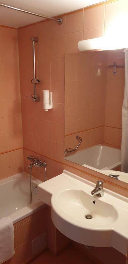Helios Hotel Окна Сибиулуй Екстериор снимка