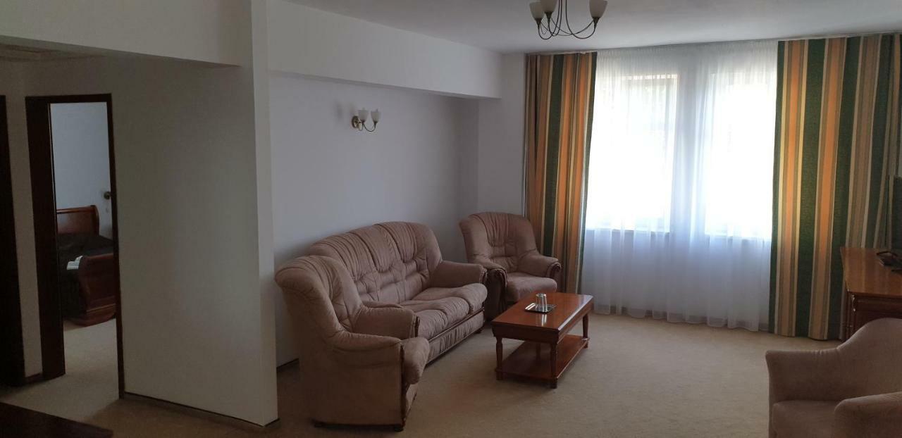 Helios Hotel Окна Сибиулуй Екстериор снимка